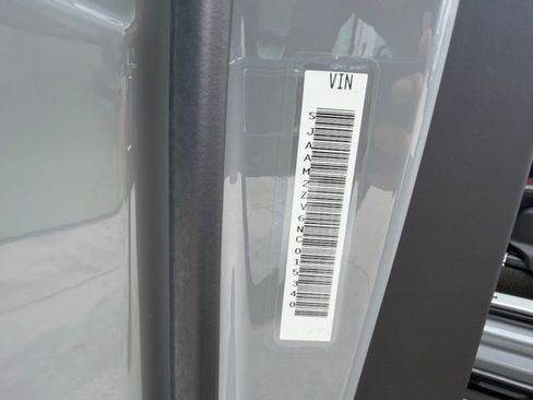 Used 2022 Bentley Bentayga image 21