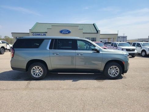 Used 2023 Chevrolet Suburban LT RWD image 23