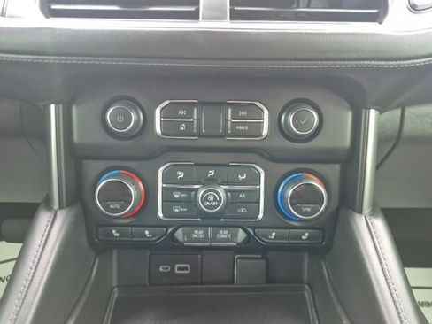 Used 2022 Chevrolet Suburban LT image 29