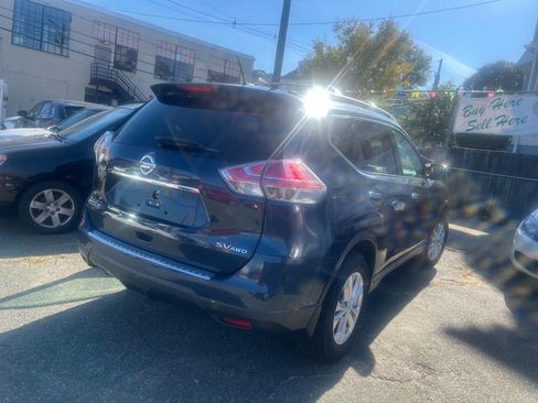 Used 2016 Nissan Rogue SV w/ SV Moonroof Package image 3