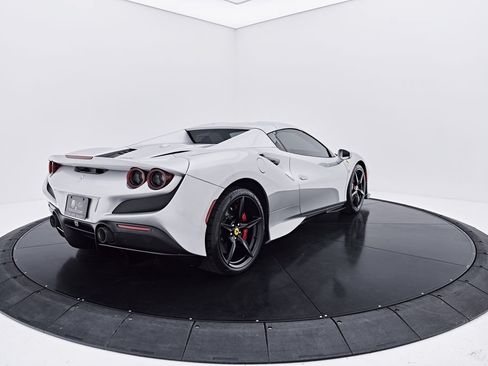 Used 2022 Ferrari F8 Tributo RWD image 23