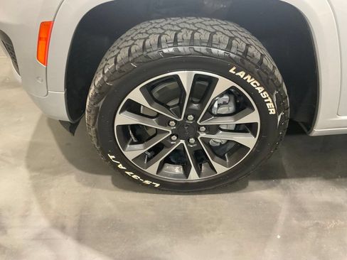 Used 2021 Jeep Grand Cherokee L Overland w/ Luxury Tech Group IV AWD/4WD image 6