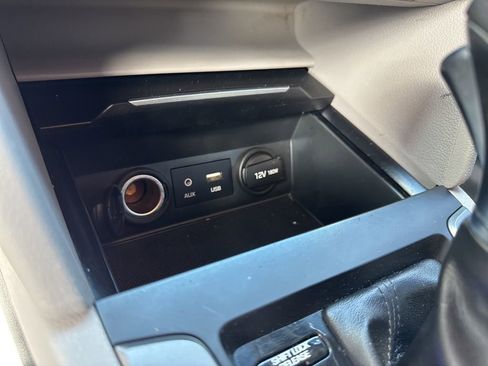Used 2017 Hyundai Elantra SE FWD image 21