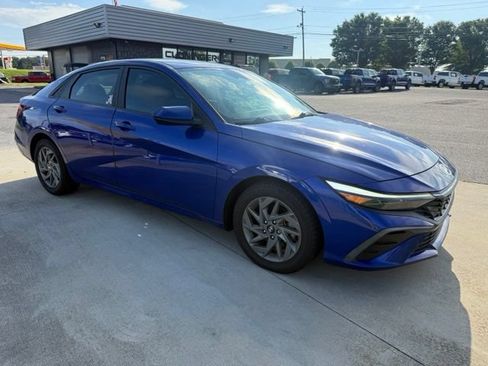 Used 2024 Hyundai Elantra SEL FWD image 4