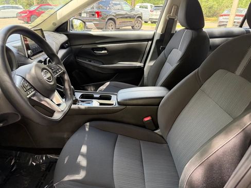 Used 2025 Nissan Sentra SV FWD image 17