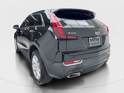 Used 2022 Cadillac XT4 Luxury w/ Cold Weather Package image 11