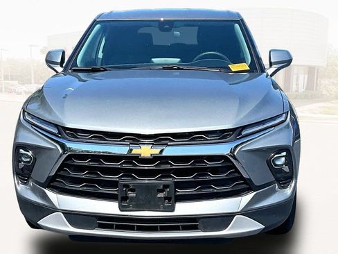 Used 2025 Chevrolet Blazer LT FWD image 2