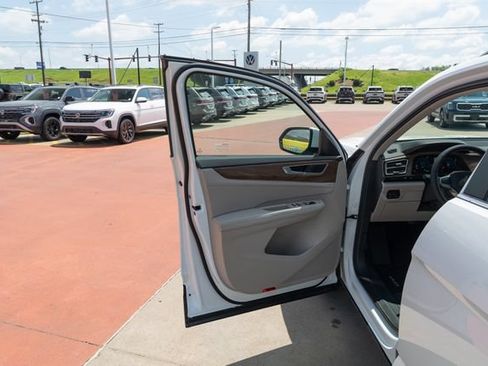 New 2026 Volkswagen Atlas SE FWD image 13