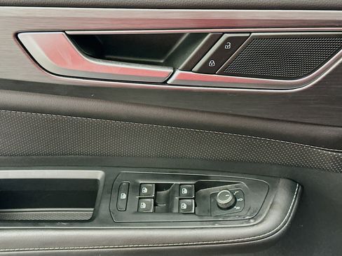 Used 2025 Volkswagen Atlas Cross Sport SE image 15