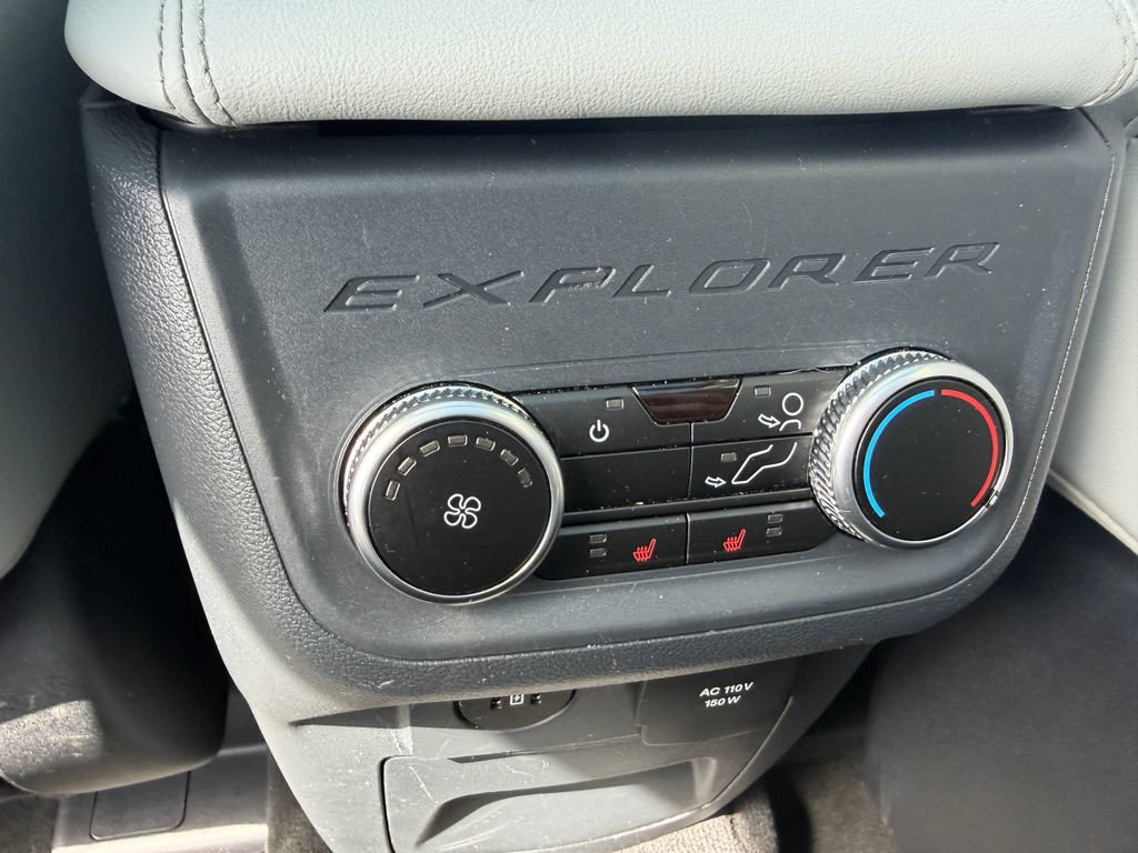 Used 2025 Ford Explorer Platinum w/ LUX Leather Package AWD/4WD image 32