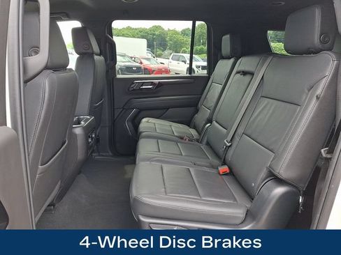 Used 2025 Chevrolet Suburban Z71 AWD/4WD image 18