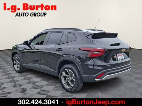 Used 2024 Chevrolet Trax LT FWD image 4