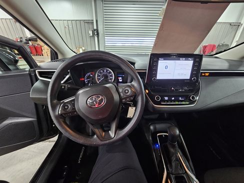 Used 2021 Toyota Corolla LE w/ Carpet Mat Package (TMS) image 17