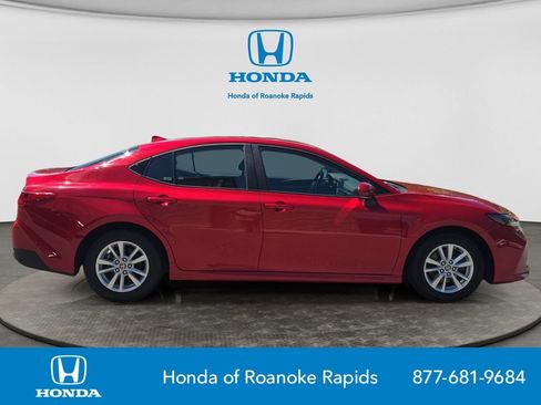 Used 2025 Toyota Camry SE FWD image 6