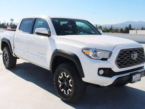 Certified 2023 Toyota Tacoma TRD Off-Road AWD/4WD image 2
