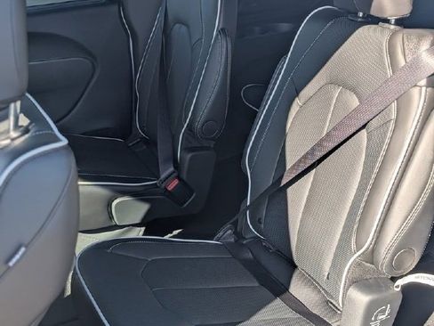 New 2026 Chrysler Pacifica Limited w/ S Appearance Package image 28