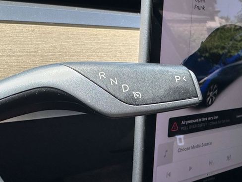 Used 2021 Tesla Model Y Long Range AWD/4WD image 26