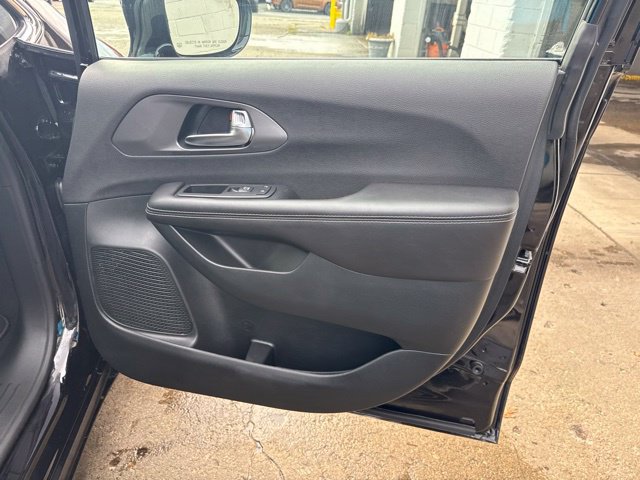 Used 2026 Chrysler Pacifica Select FWD image 27