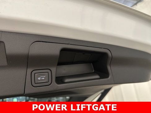 Used 2023 GMC Acadia SLE w/ Driver Convenience Package image 31