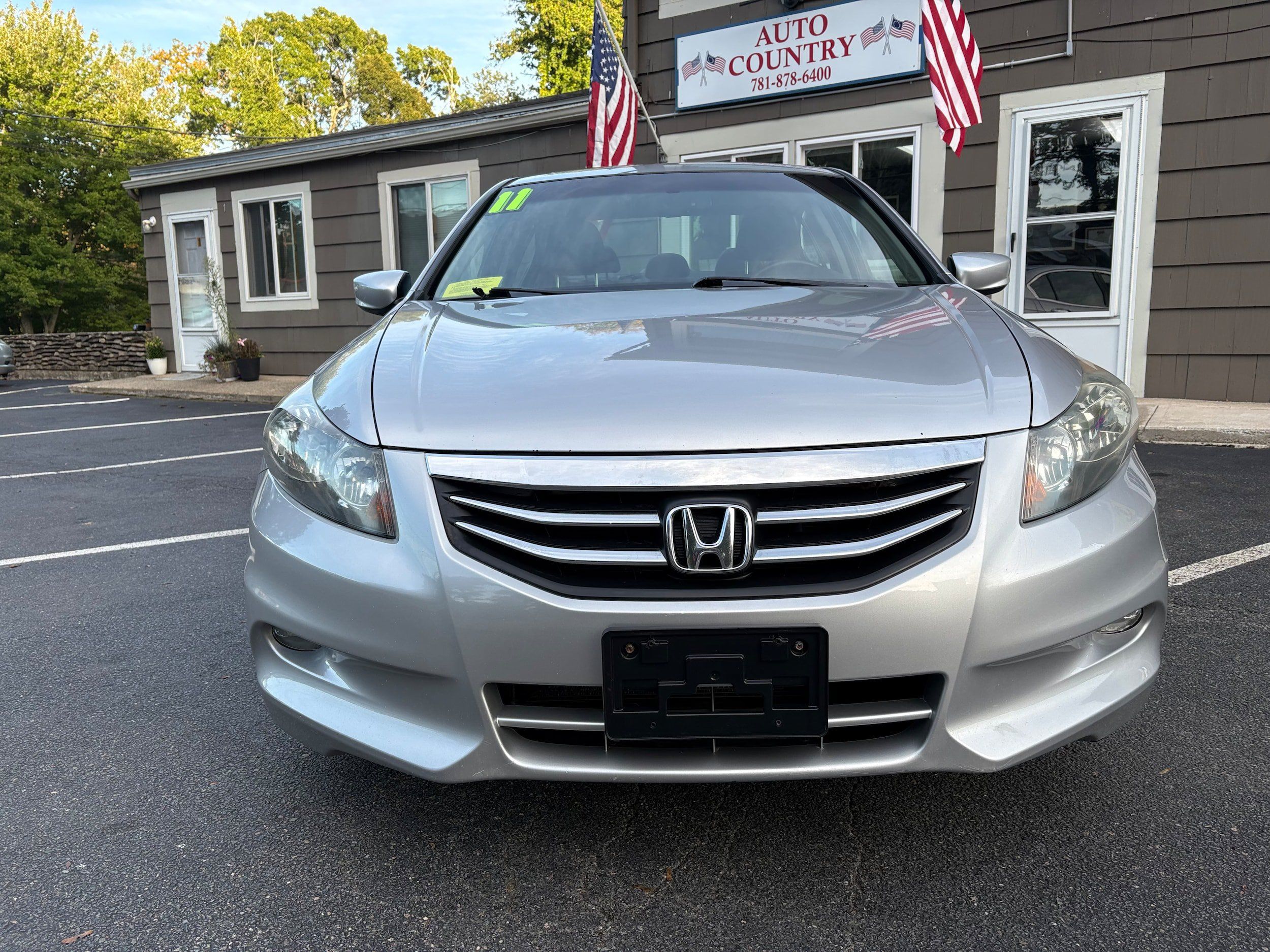 Used 2011 Honda Accord EX-L image 2