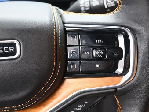 Used 2023 Jeep Grand Wagoneer Series III AWD/4WD image 2