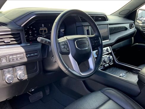 Used 2024 GMC Yukon Denali AWD/4WD image 2