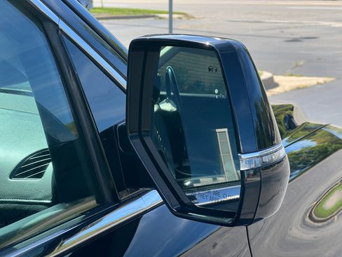 Used 2018 Cadillac Escalade Luxury image 43