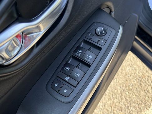 Used 2021 Jeep Cherokee Latitude Plus w/ Sun & Sound Group image 13