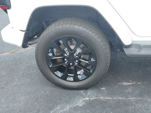 Used 2021 Jeep Wrangler Unlimited Sahara AWD/4WD image 5