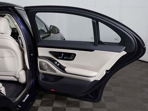 Used 2022 Mercedes-Benz S 500 4MATIC w/ 3D Technology Package image 27