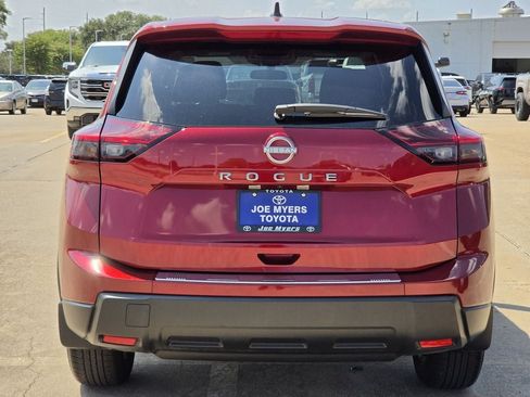 Used 2026 Nissan Rogue SV w/ Cold Weather Package FWD image 8