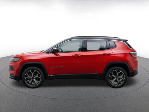 Used 2025 Jeep Compass Limited AWD/4WD image 4