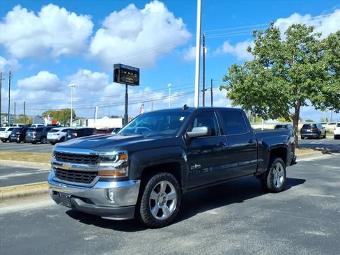 Used 2018 Chevrolet Silverado 1500 LT w/ Texas Edition RWD image 12
