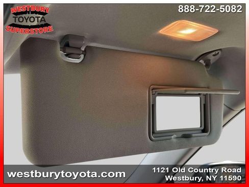 Used 2023 Toyota Highlander XLE AWD/4WD image 32