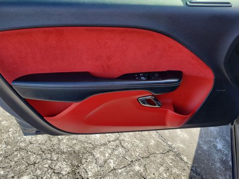 Used 2017 Dodge Challenger SRT Hellcat image 16