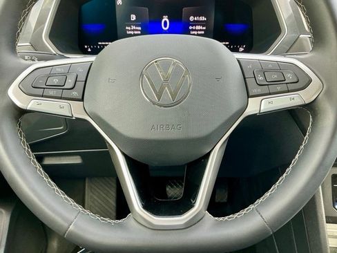 Used 2023 Volkswagen Tiguan SE image 20