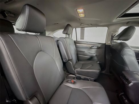 Used 2024 Toyota Highlander Limited AWD/4WD image 43