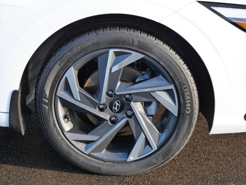 Certified 2025 Hyundai Elantra Sport image 15