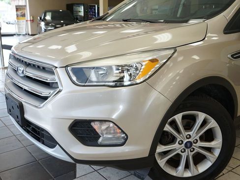 Used 2017 Ford Escape SE FWD image 21