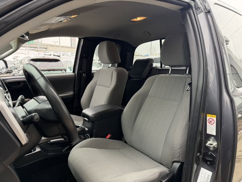 Used 2019 Toyota Tacoma SR5 image 17