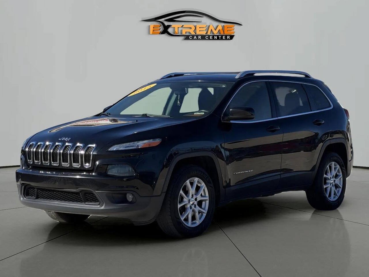 Used 2015 Jeep Cherokee Latitude w/ Cold Weather Group AWD/4WD image 2