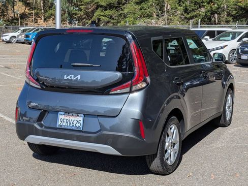 Used 2023 Kia Soul LX w/ Option Group 015 FWD image 5