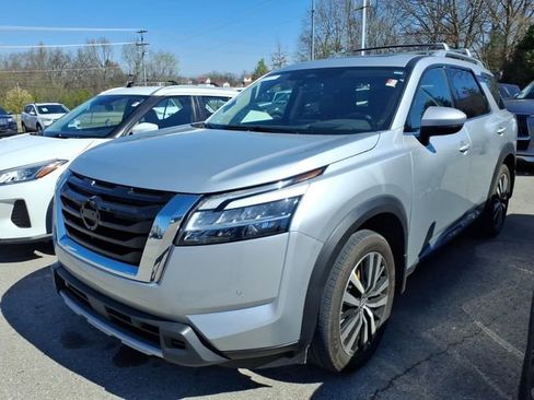 Certified 2024 Nissan Pathfinder Platinum w/ Cargo Package image 3