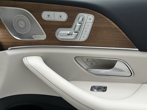 Certified 2025 Mercedes-Benz GLE 450 4MATIC w/ AMG Line Exterior image 17