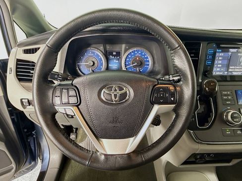 Certified 2017 Toyota Sienna XLE image 11