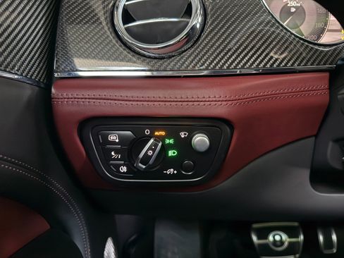 Used 2022 Bentley Bentayga AWD/4WD image 39