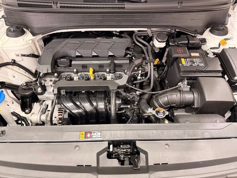 Used 2023 Hyundai Venue SE FWD image 6
