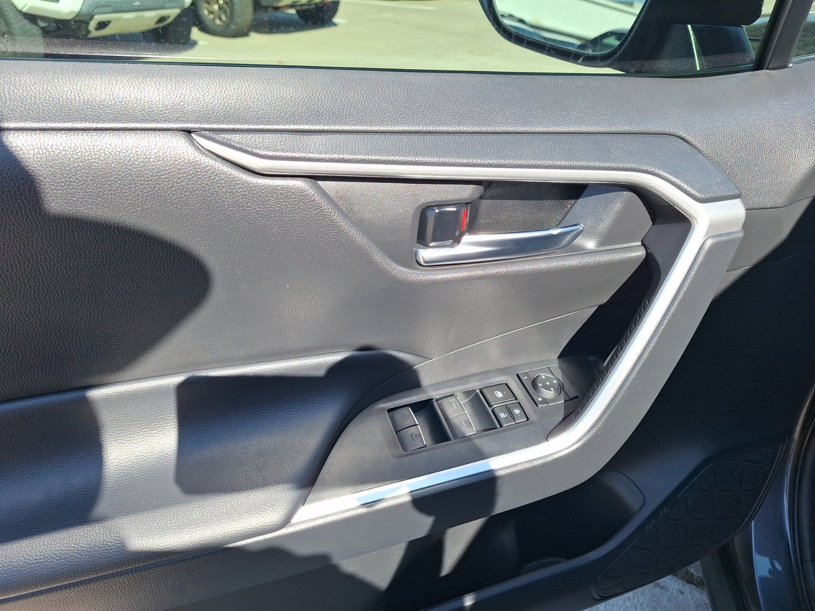Used 2024 Toyota RAV4 XLE w/ Convenience Package FWD image 17
