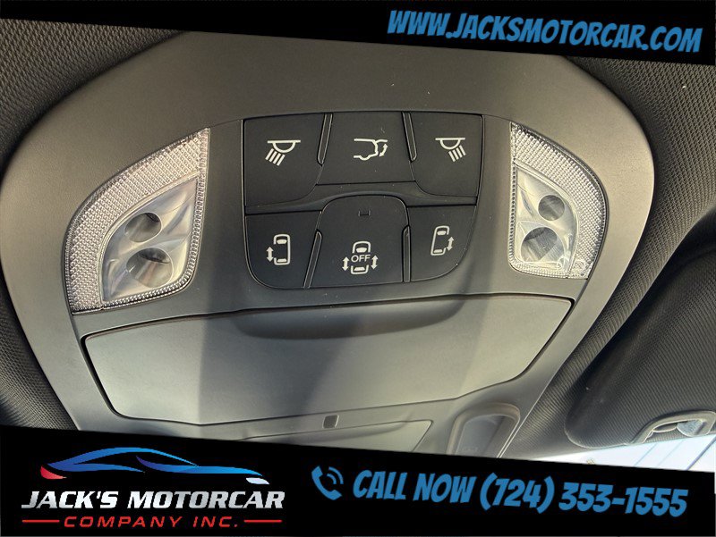 Used 2027 Chrysler Pacifica Limited FWD image 18