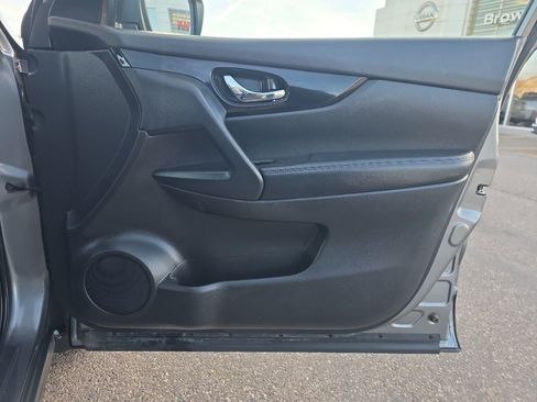 Used 2021 Nissan Rogue Sport SV image 18